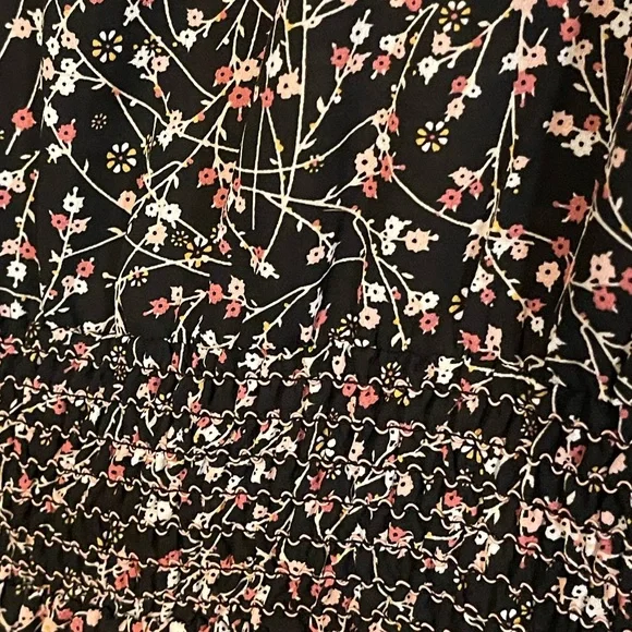 NWT Max Studio Floral Wrap front Top Blouse.  Size Large - Picture 5 of 5